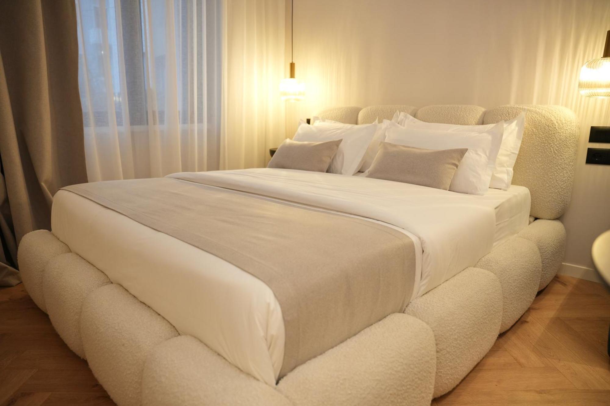 Nea Deluxe Apart-Hotel ティラナ エクステリア 写真