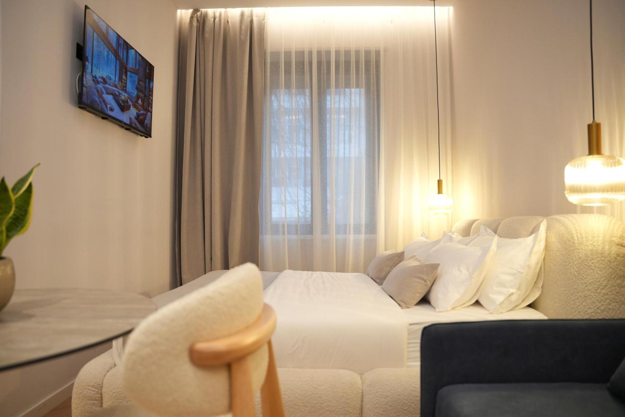 Nea Deluxe Apart-Hotel ティラナ エクステリア 写真