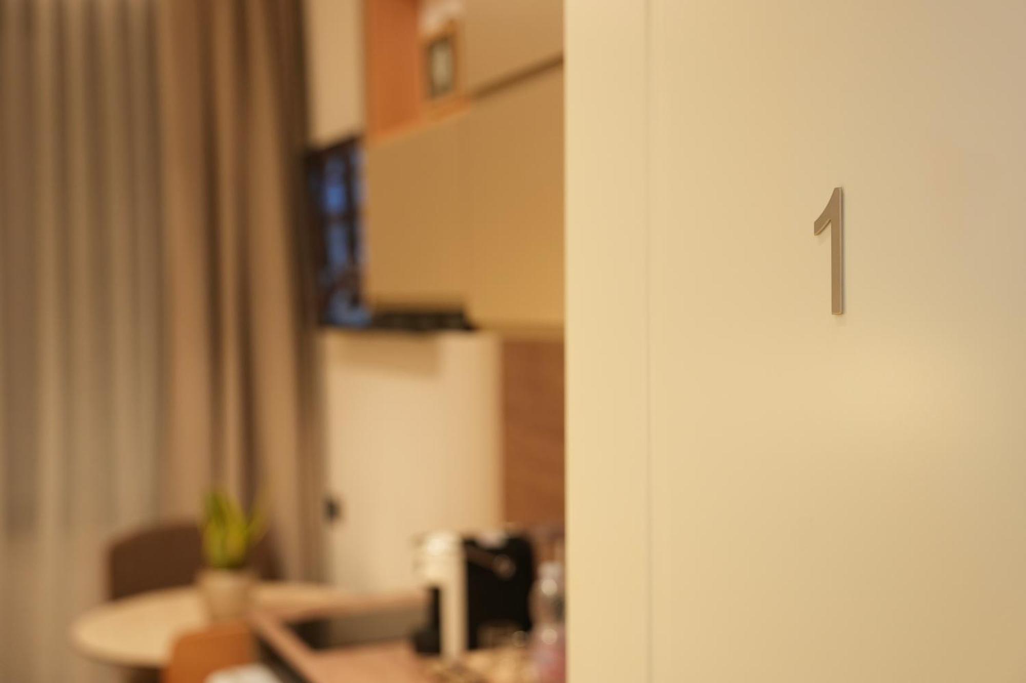 Nea Deluxe Apart-Hotel ティラナ エクステリア 写真