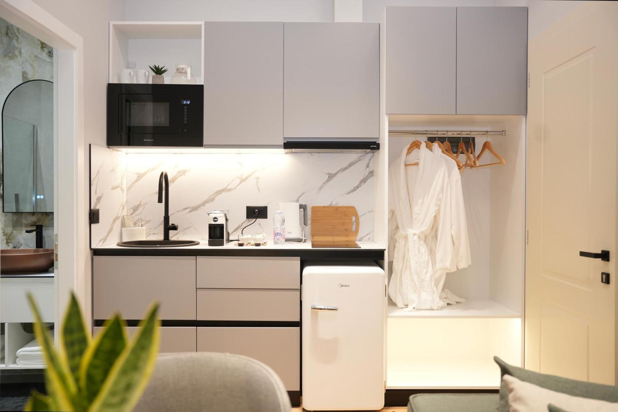 Nea Deluxe Apart-Hotel ティラナ エクステリア 写真
